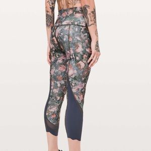 Lululemon Wunder Under Scallop Special Edition - Size 8